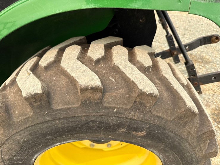 2014-john-deere-2025r-image-43