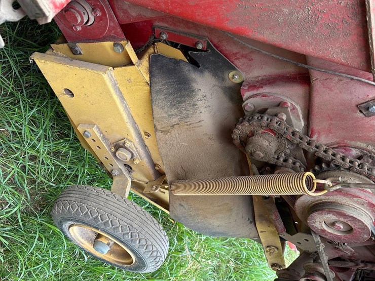 new-holland-660-image-30