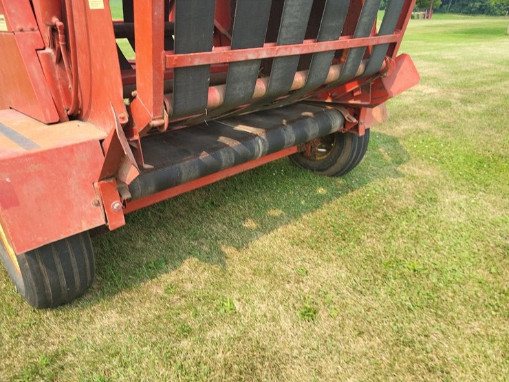 gehl-1600-round-baler-image-19