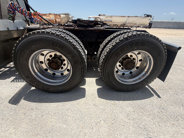 2000-kenworth-w900l-image-17