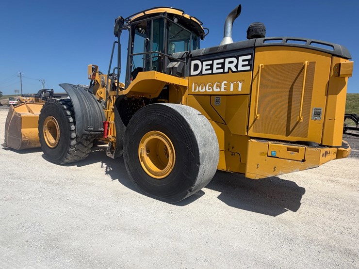 2018-deere-744k-image-7