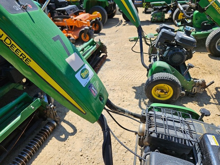 john-deere-220-image-14