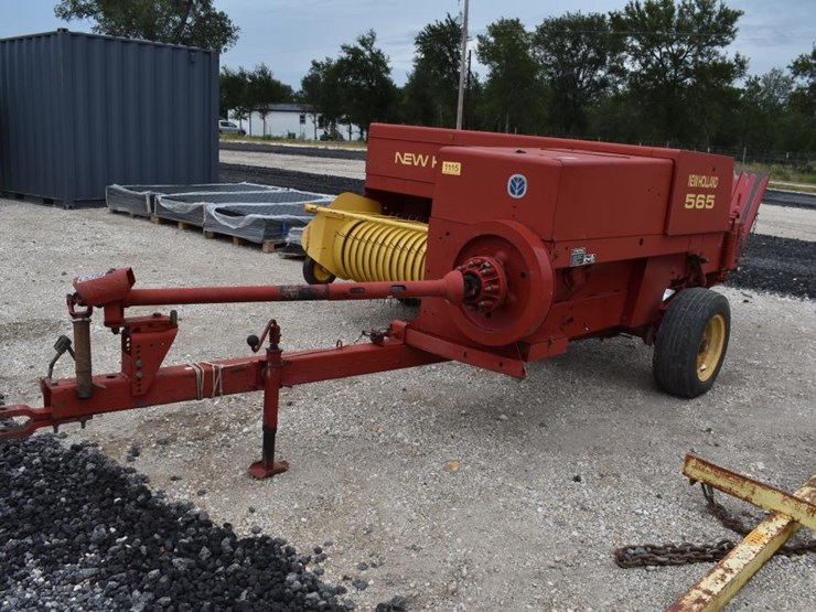 new-holland-565-image-2
