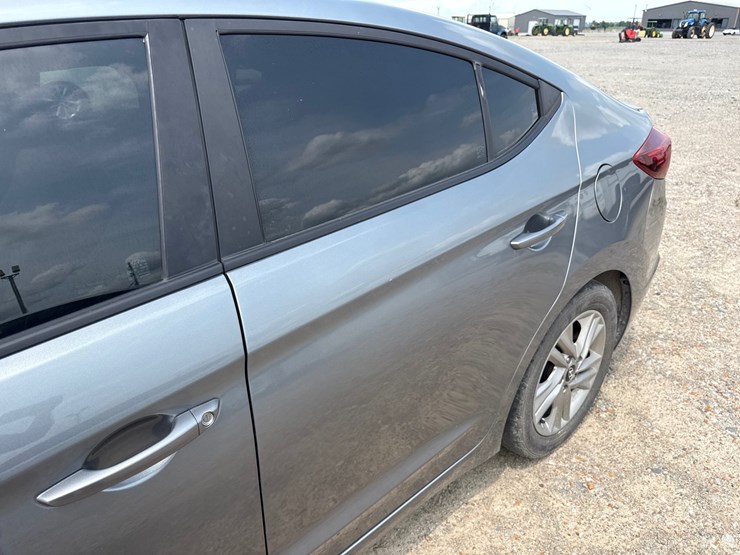 #42717-•-2019-hyundai-elantra-sedan-kmhd84lf4ku743043-inv#-42717-image-15