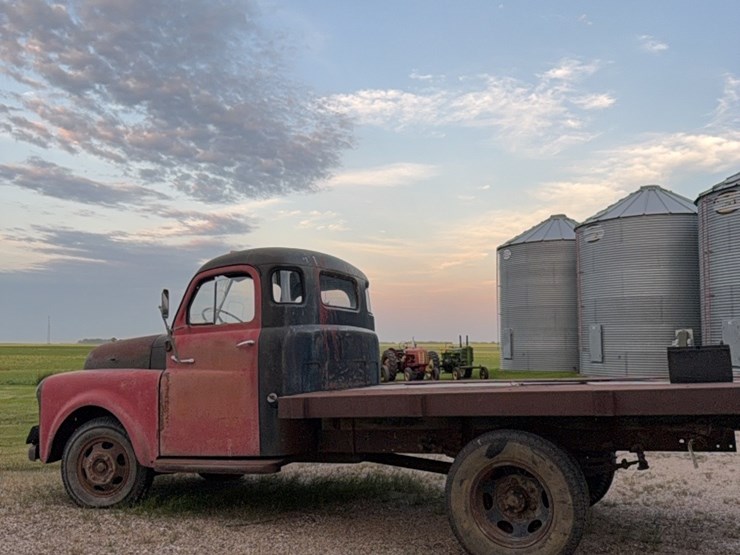 1948-dodge-one-ton-with-flatbed-image-15
