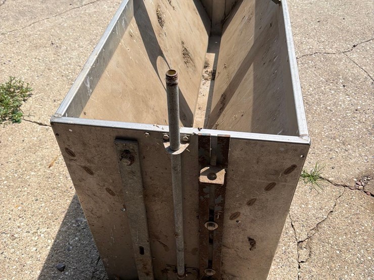 stainless-hog-feeder-image-4