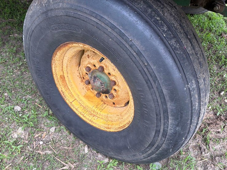 badger-18ft-front-unload-silage-wagon-image-16