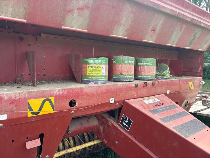 new-holland-660-image-10