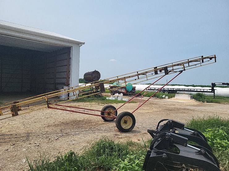 new-holland-bale-conveyor-w/transport-tires-and-electric-motor-image-6