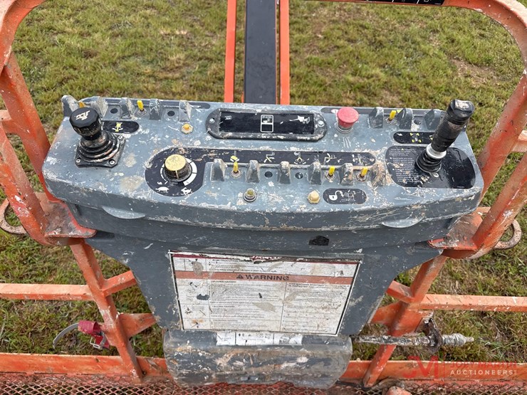 2017-jlg-660sj-image-14