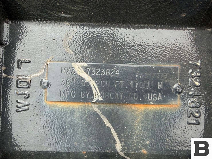 bobcat-36"-clean-out-bucket-image-8