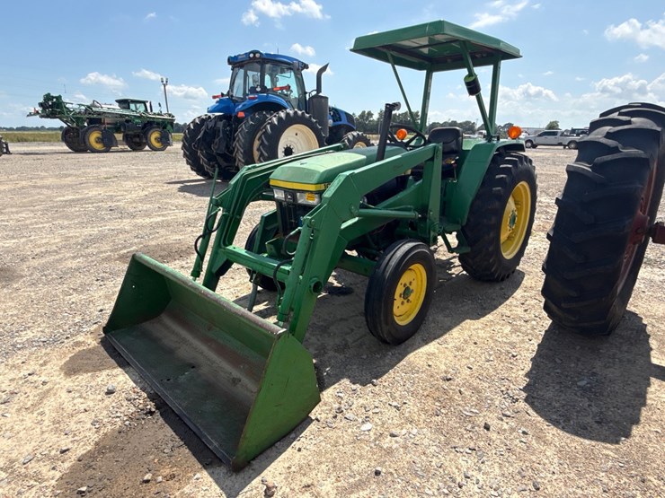 1992-john-deere-1070-image-1