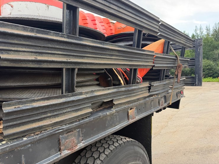 ford-f700-image-16