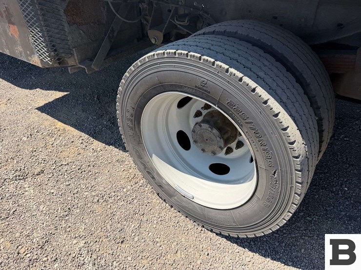 2013-ford-f550-image-24