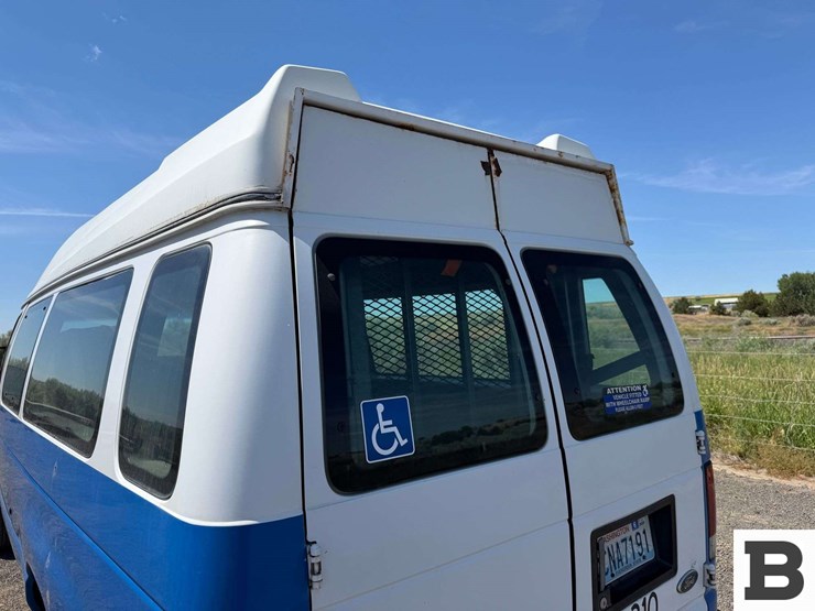 2007-ford-econoline-e-250-wheelchair-van-image-13