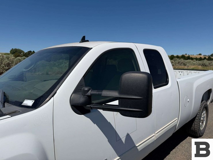 2013-chevrolet-silverado-3500-image-11
