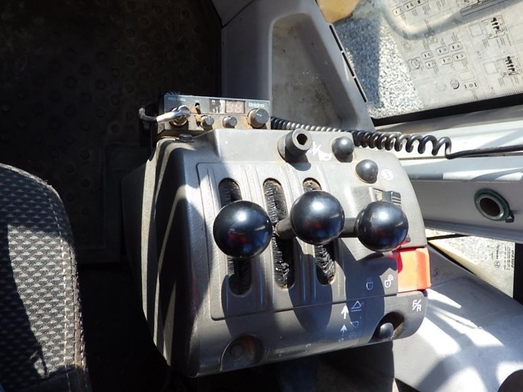 volvo-l220f-image-35