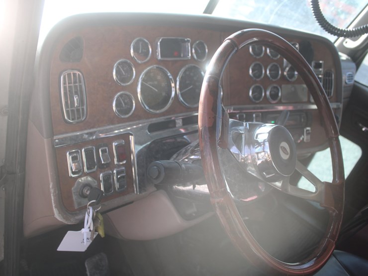 2006-peterbilt-379x-image-73