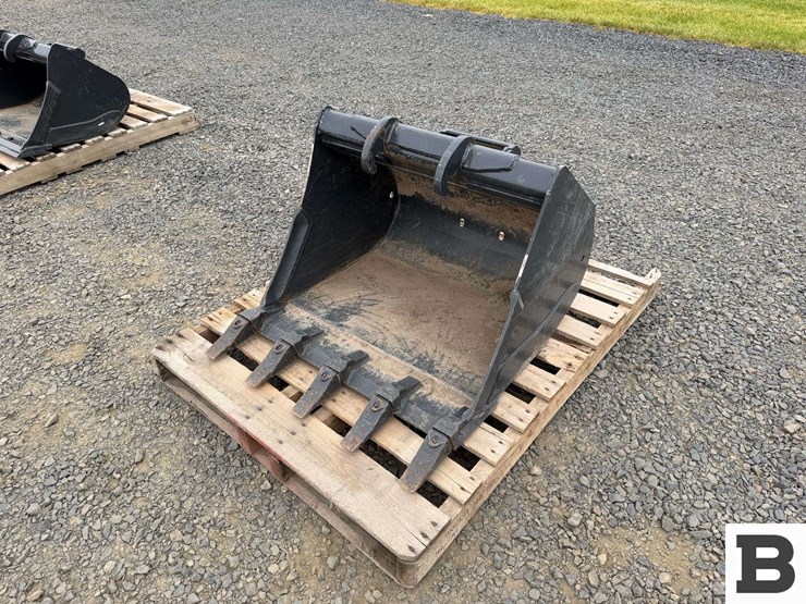 bobcat-30"-bucket-image-1