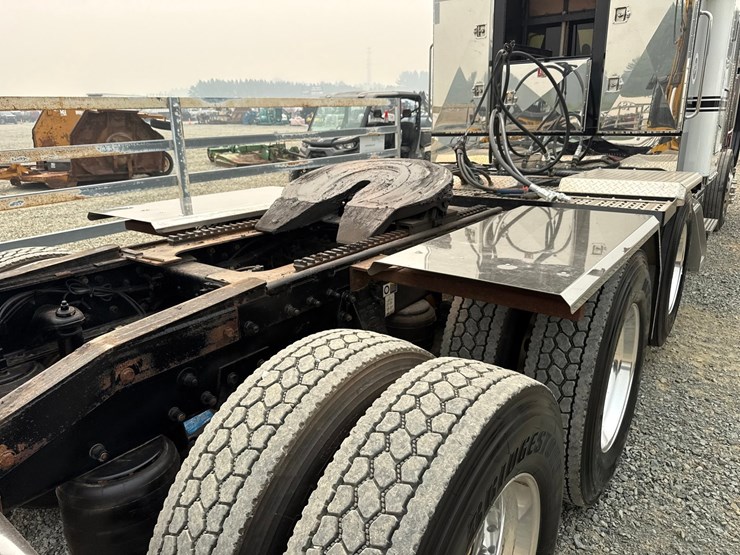 2007-peterbilt-379-image-44