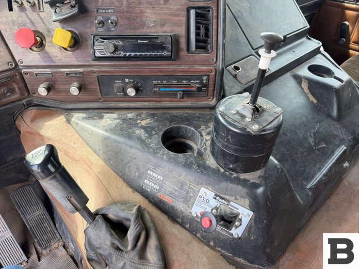 1997-freightliner-flb-high-coe-tractor-truck-image-40