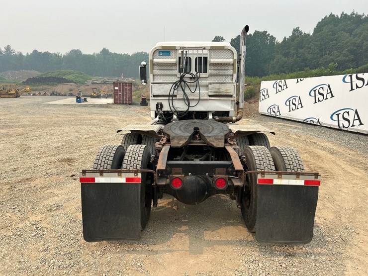 2003-freightliner-fl112-image-57