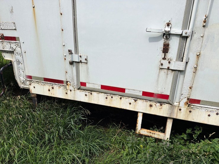 wabash-28ft-semi-van/spray-trailer-image-10