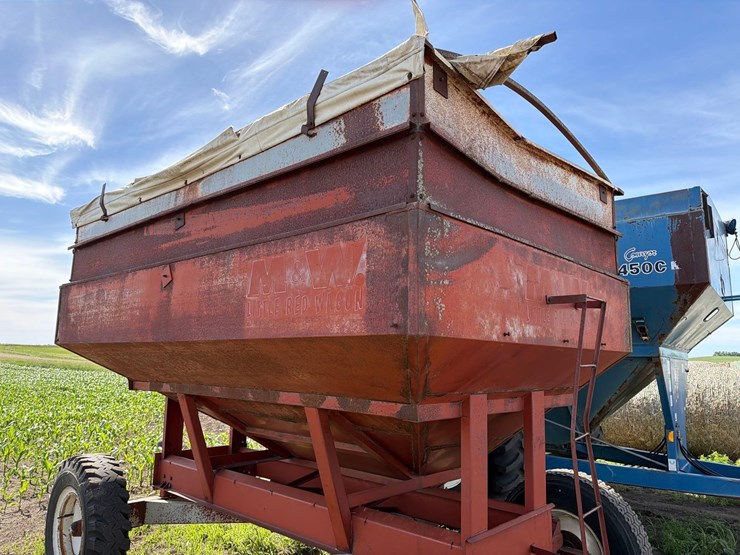 m&w-350-bushel-gravity-wagon-image-11