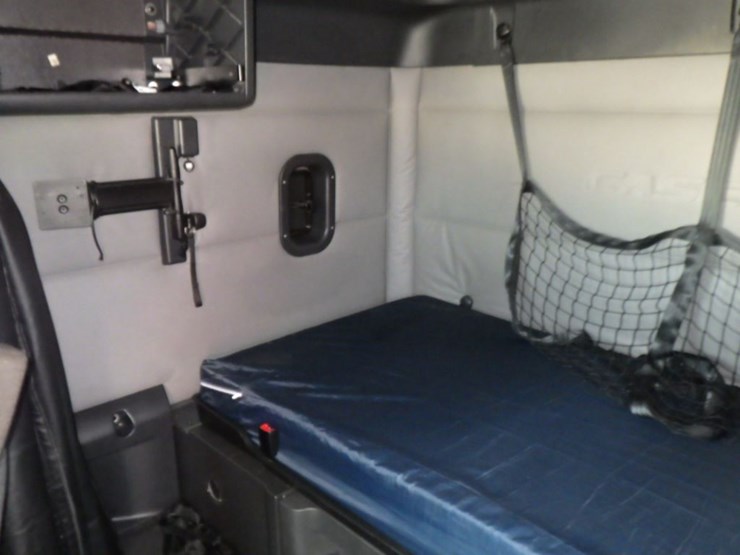 2021-freightliner-cascadia-126-image-20