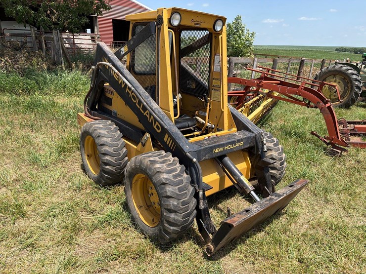 new-holland-l553-image-3