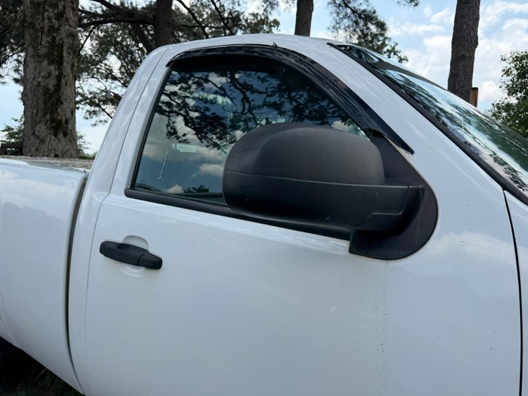 2010-chevrolet-silverado-2500-image-32