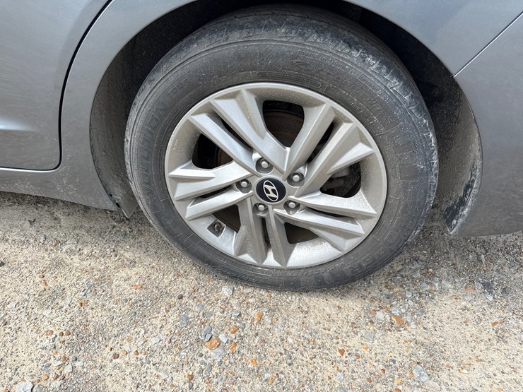 #42717-•-2019-hyundai-elantra-sedan-kmhd84lf4ku743043-inv#-42717-image-13