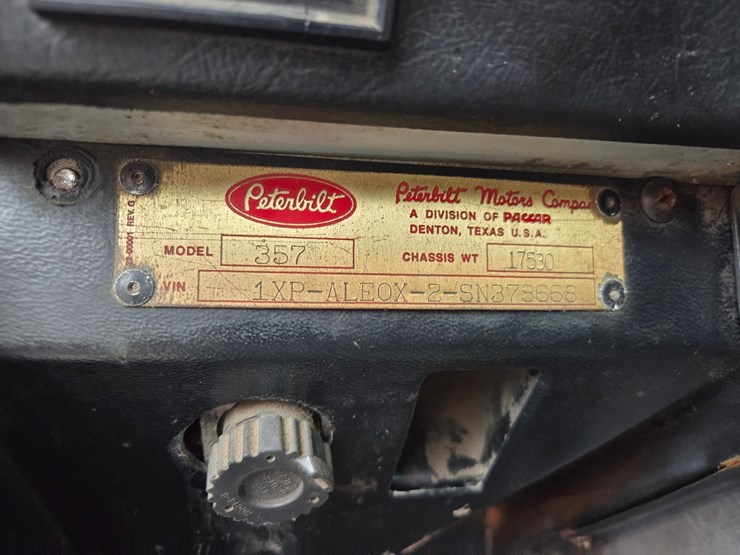 1995-peterbilt-357-image-106