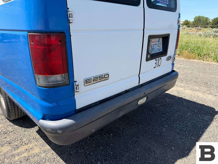2007-ford-econoline-e-250-wheelchair-van-image-12