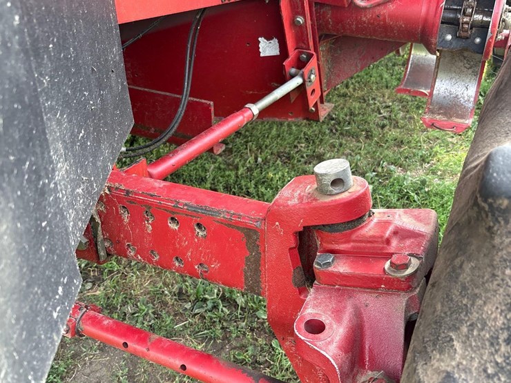 2006-international-2388-axle-flow-combine-image-34