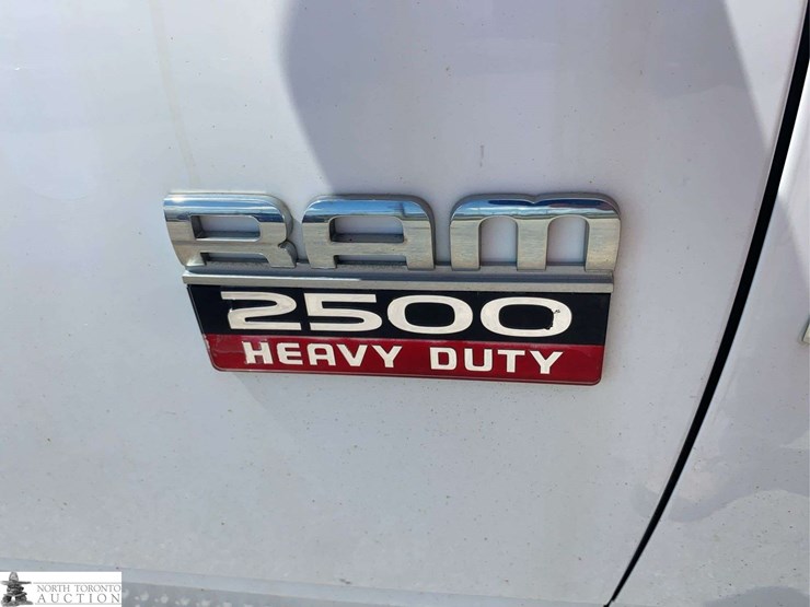 2011-dodge-2500-image-27