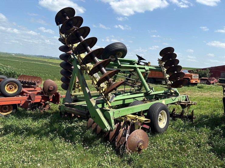 john-deere-230-image-3