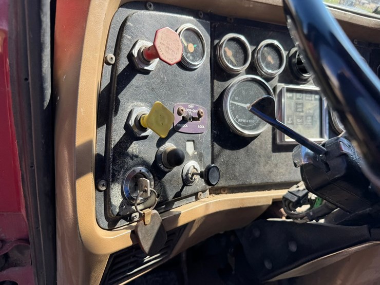 1989-ford-l9000-image-47