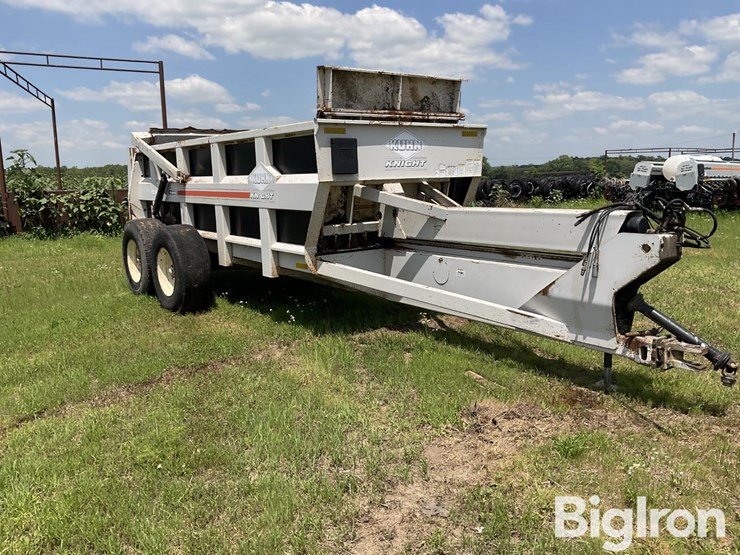 kuhn-2054-pull-type-hydra-push-manure-spreader-image-3