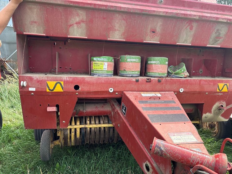 new-holland-660-image-11