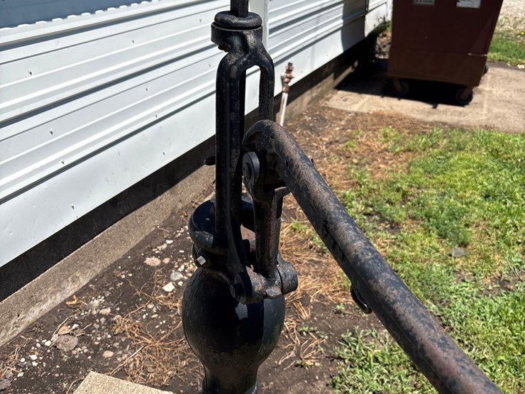 decorative-well-pump-image-5