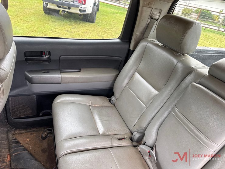 2011-toyota-tundra-sr5-image-19