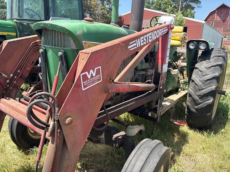 john-deere-3020-image-23