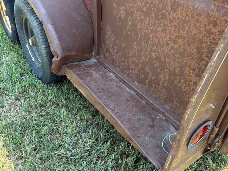 1984-circle-j-6ft-x-16ft-bumper-hitch-livestock-trailer-image-8