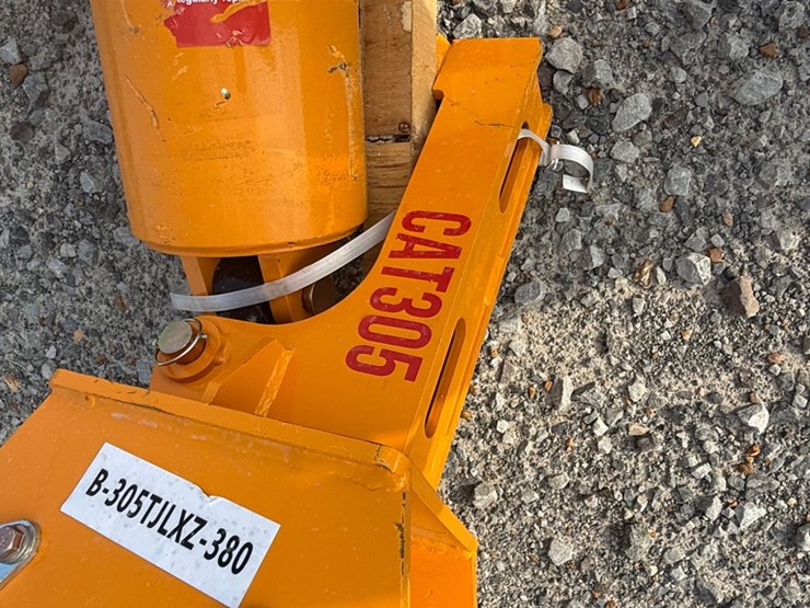 caterpillar-305-image-10
