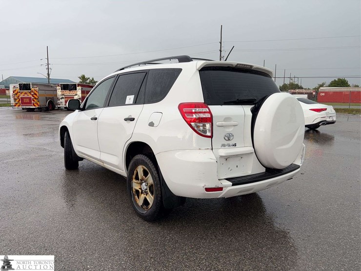 2011-toyota-rav4-image-7