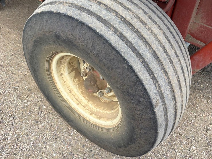 hesston-555t-image-13