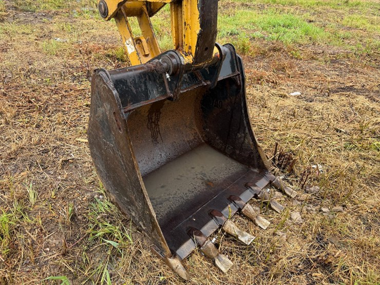 2006-caterpillar-420d-image-26