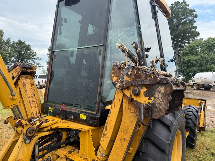 2006-caterpillar-420d-image-44