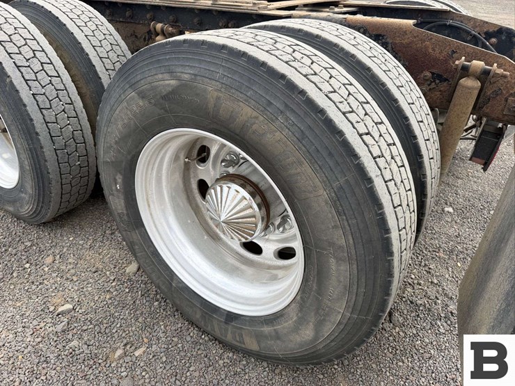 2007-kenworth-w900-image-12